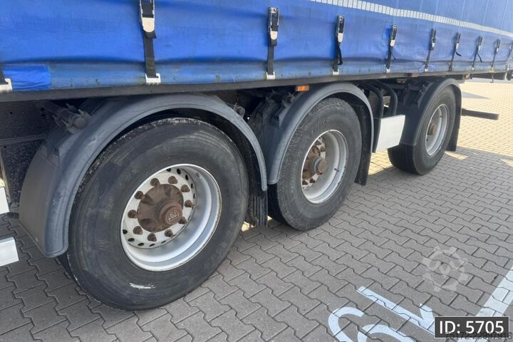 Krone SD / Gestuurde as / Liftas / Aangebouwde meeneemheftruck / Trommelremmen Krone SD / Steering axle / Lift axle / Mounted forkli...