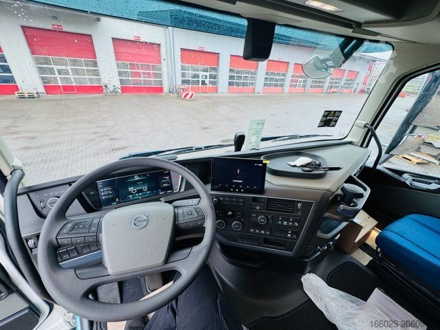 Těžkotonážní nákladní vůz VOLVO FH 500 8x4 Kran F710 RA2.27 Jib & Winde Sofort