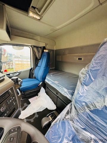 Valník VOLVO FH 500 8x4 Kran F710 RA2.27 Jib & Winde Sofort