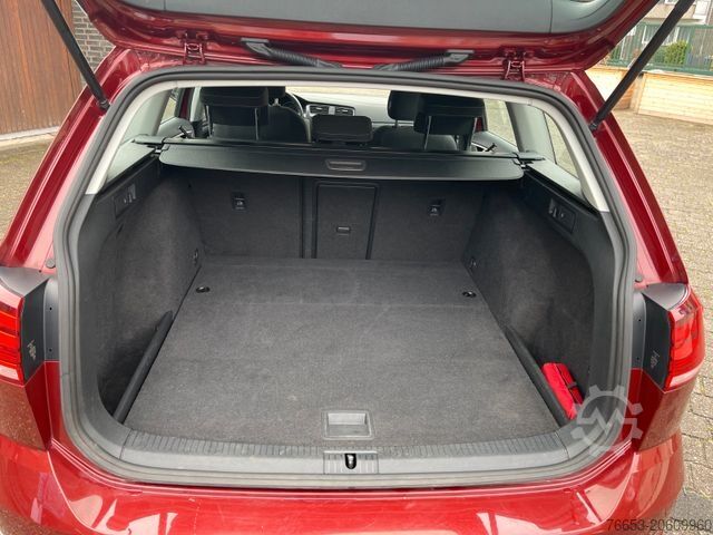 Minibus VOLKSWAGEN Golf Variant 110kw DSG Comfo. * Alcantara * Navi