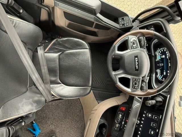 Trattore stradale standard DAF XG+ 530 NGD ACC+Intarder+ALU+Leder+2Tanks+TOP