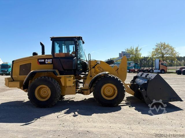 Kerekes rakodó CATERPILLAR 930M Radlader mit Schaufel 2.090 BTH
