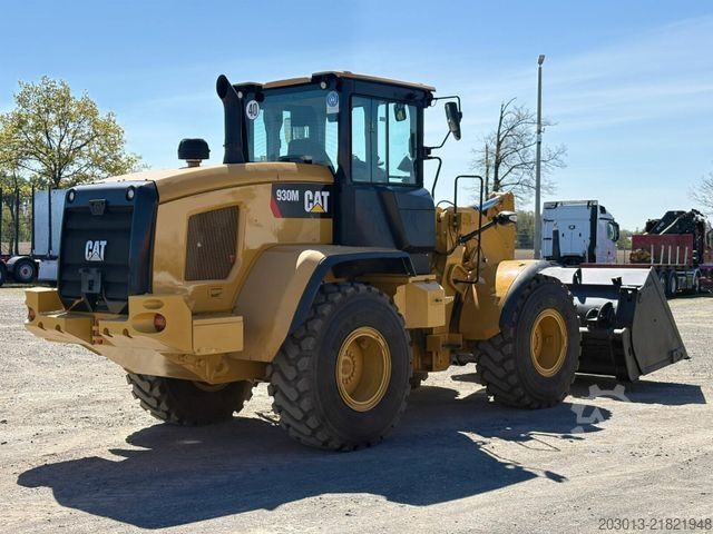 Kerekes rakodó CATERPILLAR 930M Radlader mit Schaufel 2.090 BTH