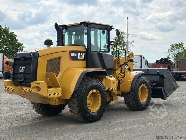 Kerekes rakodó CATERPILLAR 930M Radlader mit Schaufel 2.090 BTH