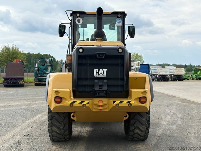Kerekes rakodó CATERPILLAR 930M Radlader mit Schaufel 2.090 BTH