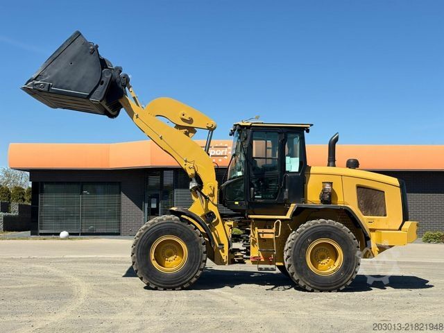 Kerekes rakodó CATERPILLAR 930M Radlader mit Schaufel 2.090 BTH