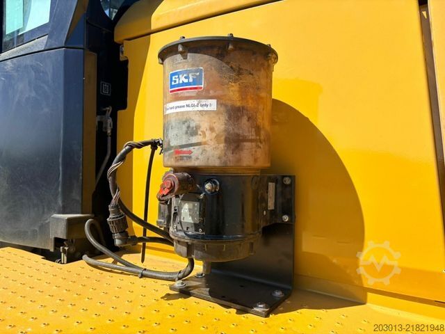 Kerekes rakodó CATERPILLAR 930M Radlader mit Schaufel 2.090 BTH