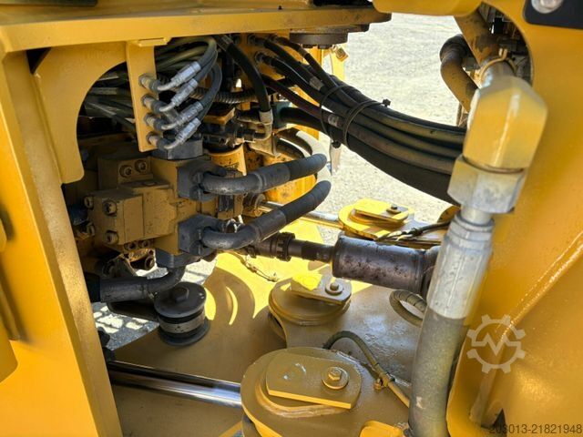 Kerekes rakodó CATERPILLAR 930M Radlader mit Schaufel 2.090 BTH