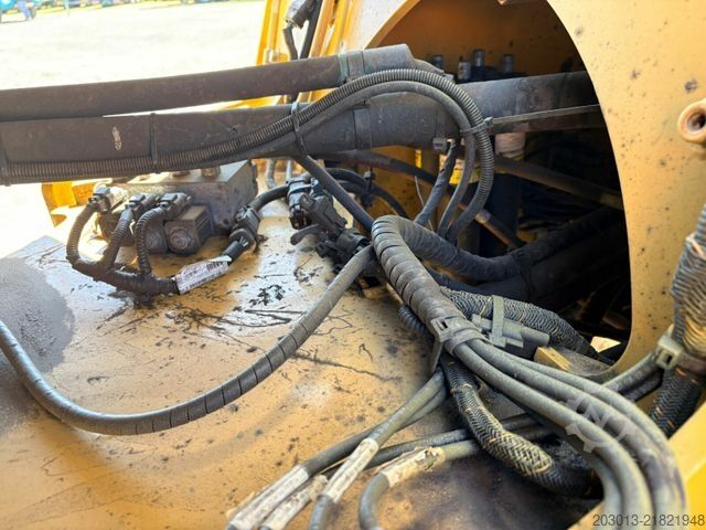 Kerekes rakodó CATERPILLAR 930M Radlader mit Schaufel 2.090 BTH