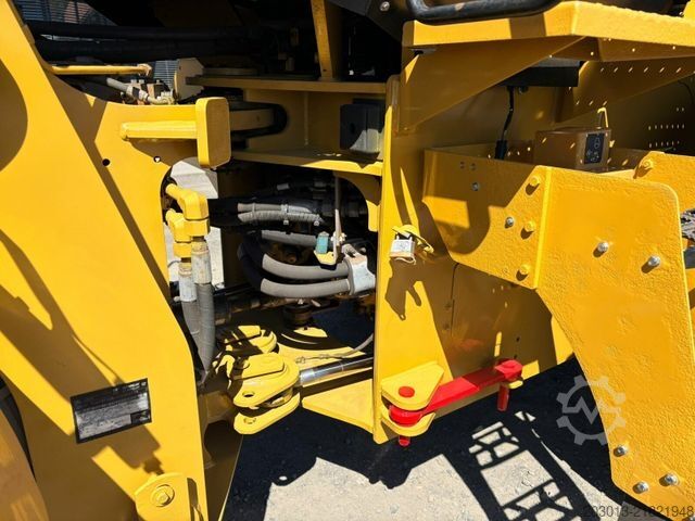 Kerekes rakodó CATERPILLAR 930M Radlader mit Schaufel 2.090 BTH