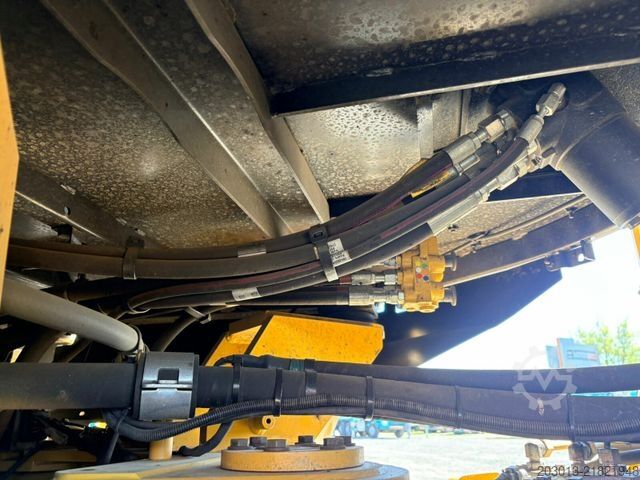 Kerekes rakodó CATERPILLAR 930M Radlader mit Schaufel 2.090 BTH