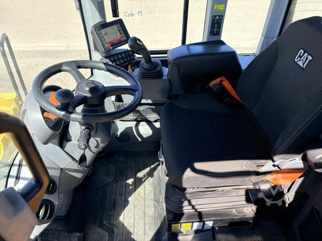Kerekes rakodó CATERPILLAR 930M Radlader mit Schaufel 2.090 BTH