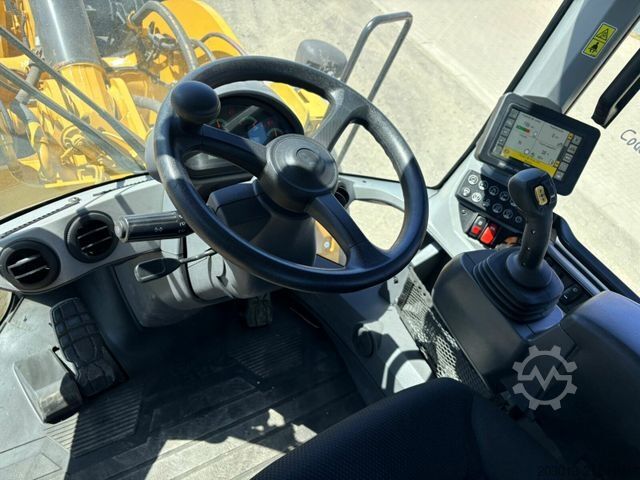 Kerekes rakodó CATERPILLAR 930M Radlader mit Schaufel 2.090 BTH