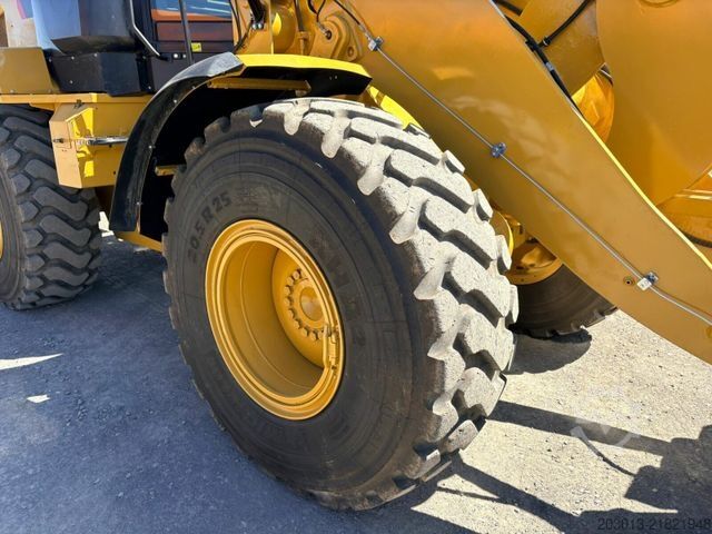 Kerekes rakodó CATERPILLAR 930M Radlader mit Schaufel 2.090 BTH
