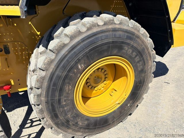 Kerekes rakodó CATERPILLAR 930M Radlader mit Schaufel 2.090 BTH