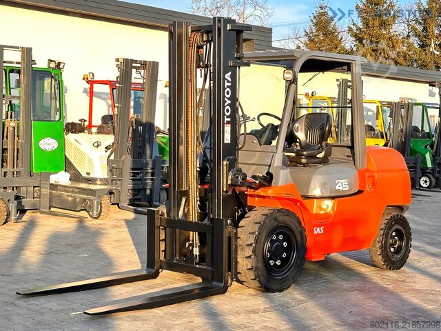 Forklift Toyota 42-4FD40 / DIESEL / 4500KG / DUPLEX / FO