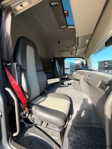 Standard nyergesvontató VOLVO FM 430 Light 6,7 t., Kipphydraulik, MIETEN?