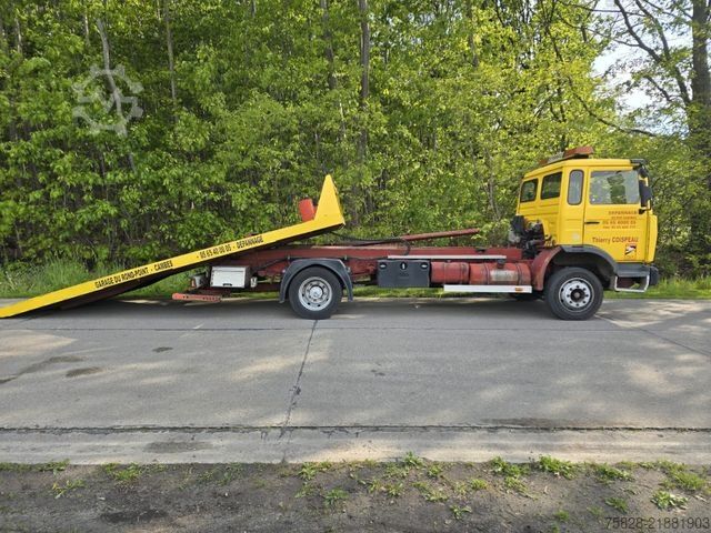 Odtahové vozidlo RENAULT M200 Abschleppwagen