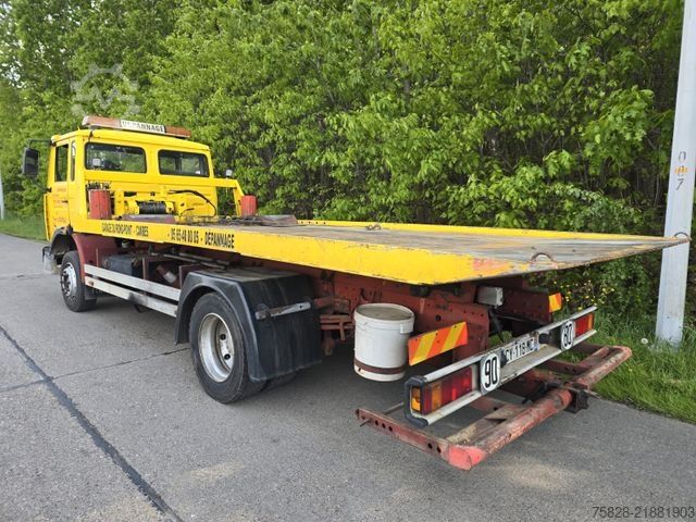Odtahové vozidlo RENAULT M200 Abschleppwagen