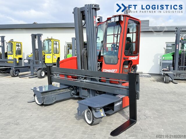Empilhadeira multidirecional Combilift C3000ET TRIPLEX 5940 WIDE FORK POSITIONE