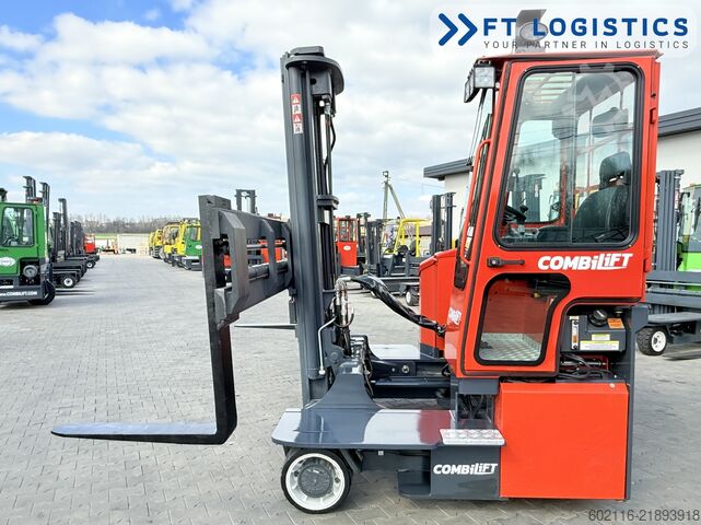 Empilhadeira multidirecional Combilift C3000ET TRIPLEX 5940 WIDE FORK POSITIONE