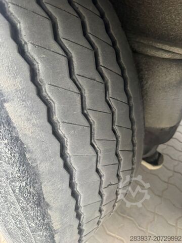 Semirimorchio con telone Schmitz Cargobull SCB S3T7141