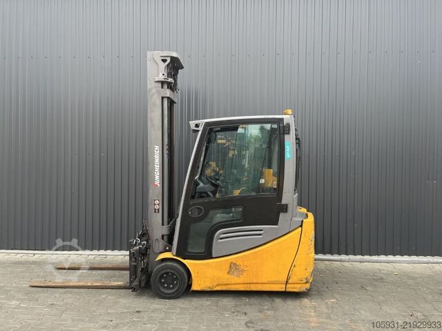 Elektrikli 3 tekerlekli forklift Jungheinrich EFG220