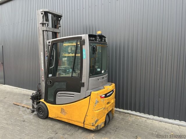 Elektrikli 3 tekerlekli forklift Jungheinrich EFG220