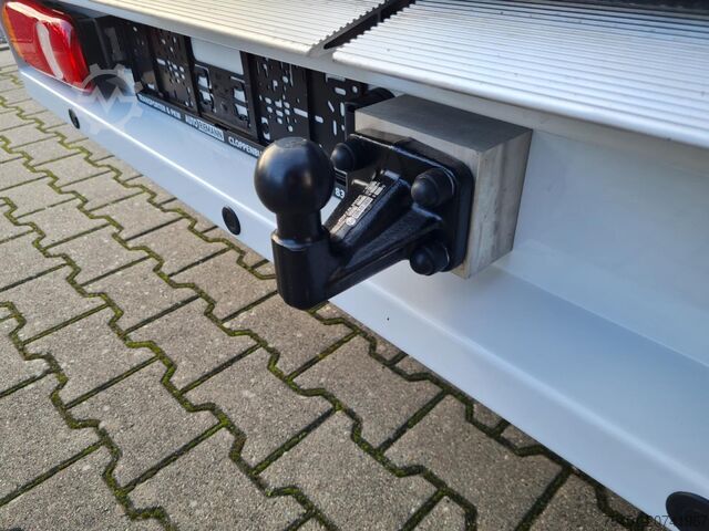 Car carrier van Renault Master 35 Autotransporter SEILW. AHK Automatik