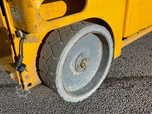 Schaarlift Haulotte Compact 12