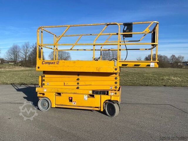 Schaarlift Haulotte Compact 12