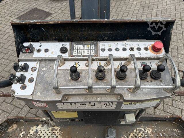 Platforma teleskopowa Aichi SR 14 CJM