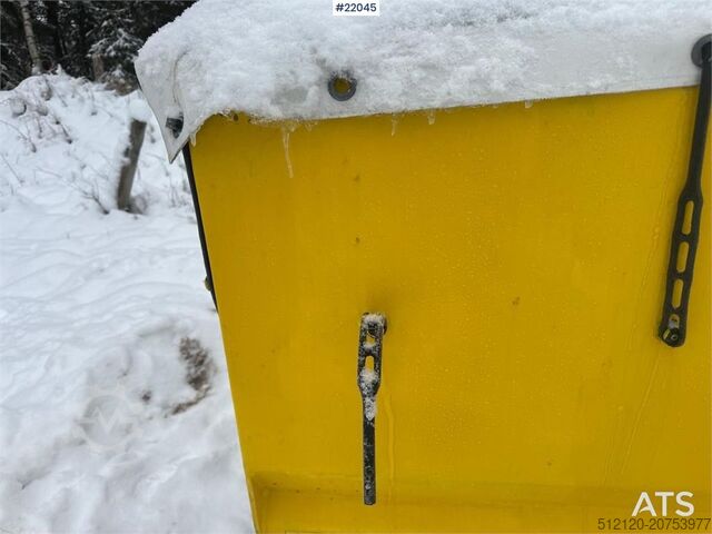 Esparcidor de sal/arena Vama. ¡Poco uso! Vama salt/sand spreader. Lightly used!