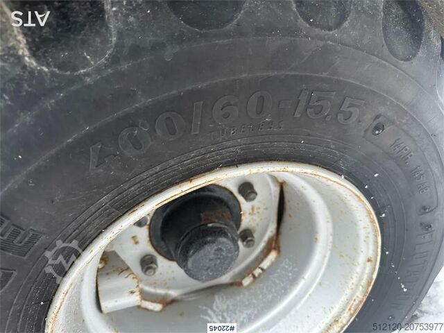 Esparcidor de sal/arena Vama. ¡Poco uso! Vama salt/sand spreader. Lightly used!