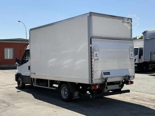 Fourgon tôlé Iveco daily 35-160