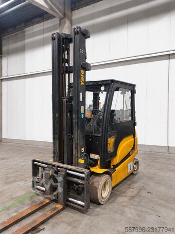 Empilhador eléctrico de 4 rodas Yale ERP30VL