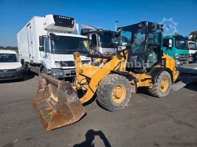 Kerekes rakodó CATERPILLAR 907 H / SW + Schaufel / Motorschaden