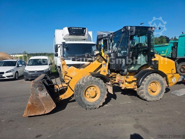 Kerekes rakodó CATERPILLAR 907 H / SW + Schaufel / Motorschaden