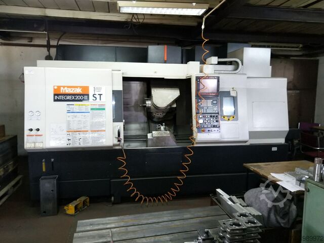 Centro de torneamento multitarefa Mazak Integrex 200 III-ST