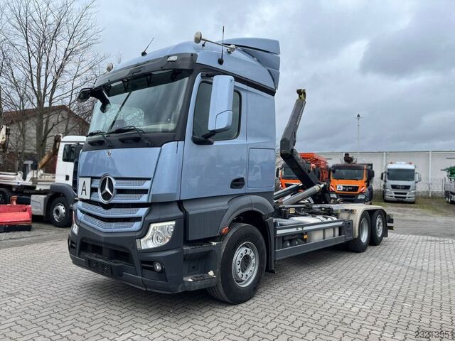 Kampós konténerszállító teherautó MERCEDES-BENZ Actros neu 2548 L 6x2 Abrollkipper Meiller RS21.