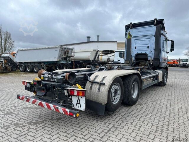 Kampós konténerszállító teherautó MERCEDES-BENZ Actros neu 2548 L 6x2 Abrollkipper Meiller RS21.