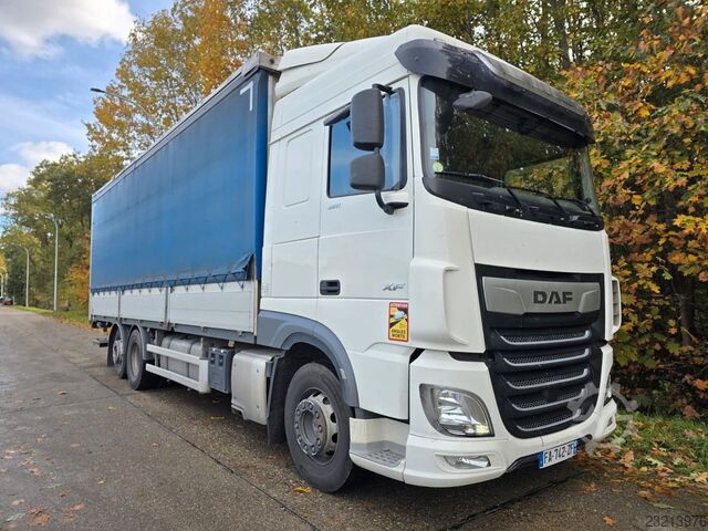 Camião plataforma com lona DAF XF480 / Retarder / 6x2