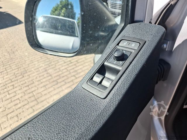 Miniautocarro VOLKSWAGEN T6 9-Sitzer-Stoff-lang  1. Hand