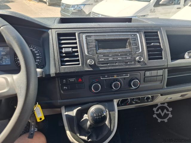 Miniautocarro VOLKSWAGEN T6 9-Sitzer-Stoff-lang  1. Hand