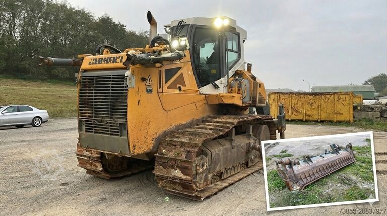 Tracked Dozer Liebherr Pr 746 L blade included