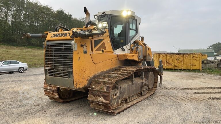 Tracked Dozer Liebherr Pr 746 L blade included