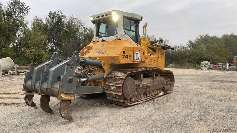 Tracked Dozer Liebherr Pr 746 L blade included