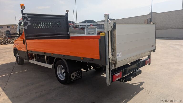 Zamknięta furgonetka Iveco Daily 35