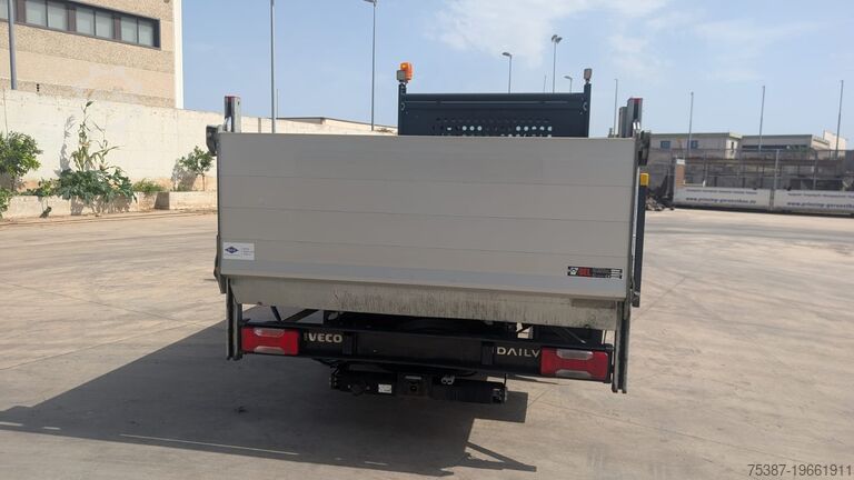 Zamknięta furgonetka Iveco Daily 35