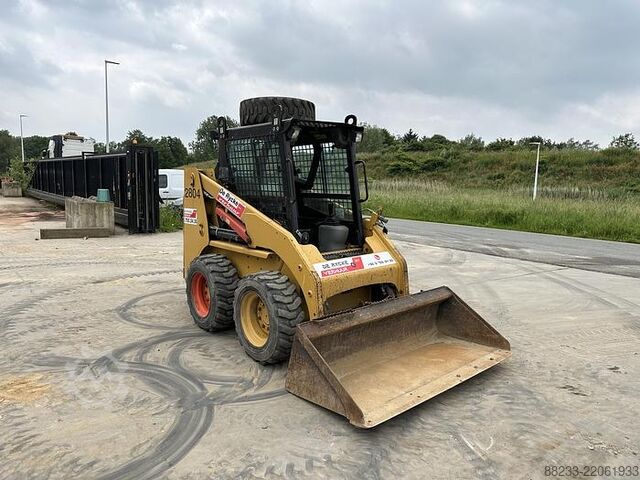 Lader CAT 216B3